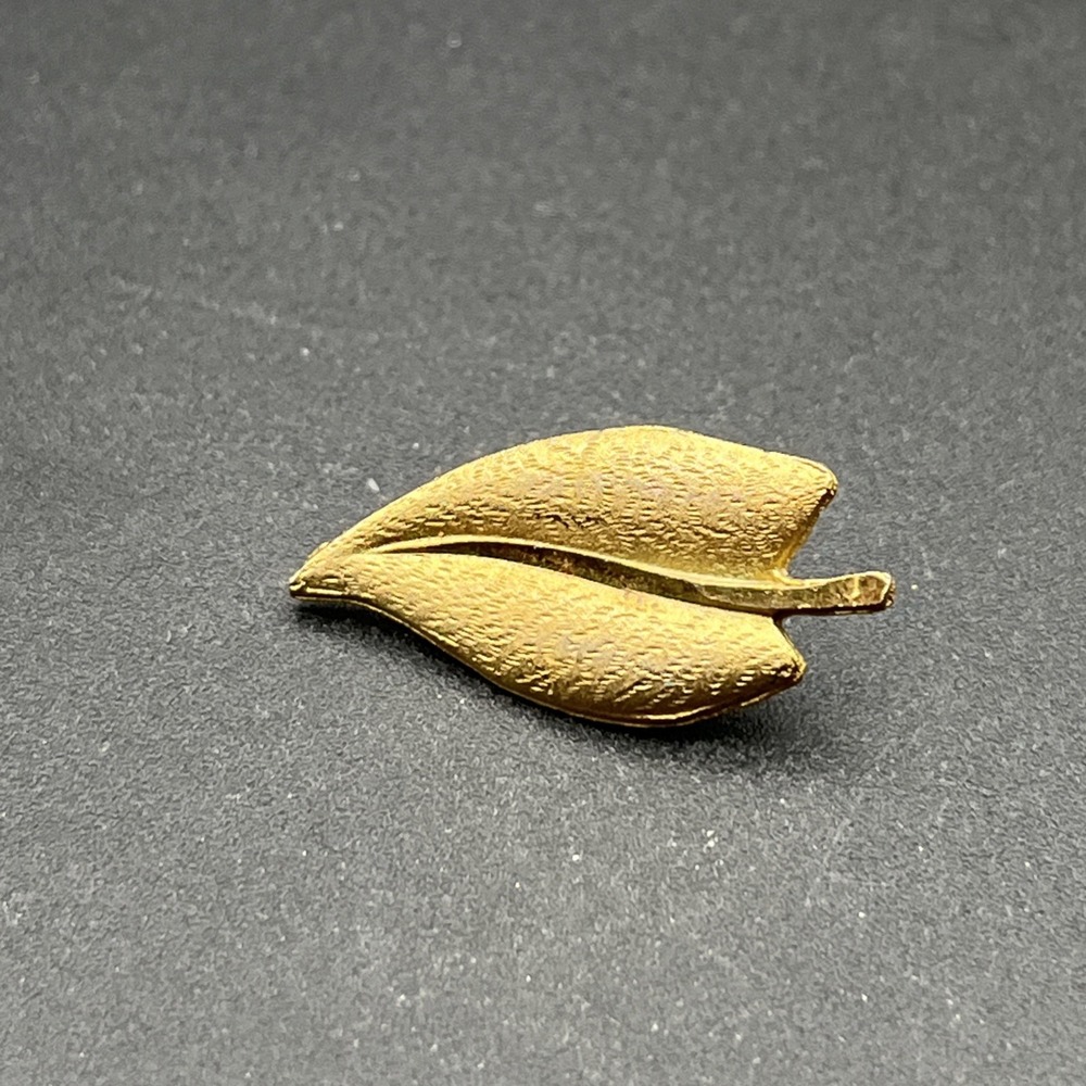 Leaf Gold Tone Lapel Hat Pin